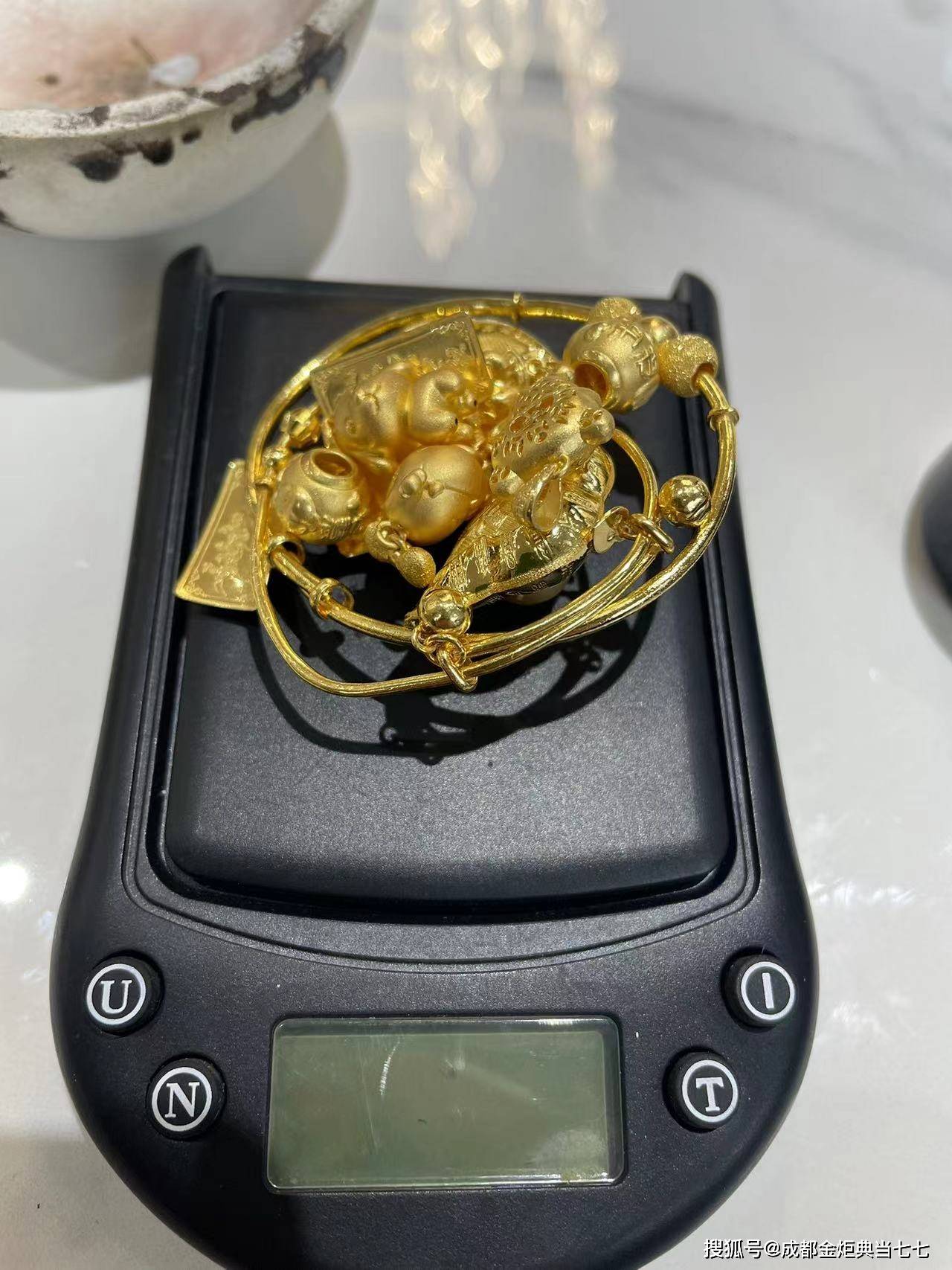 咸阳最新24小时上门回收金价方法分析(最方便真实的咸阳24小时上门回收黄金方法)